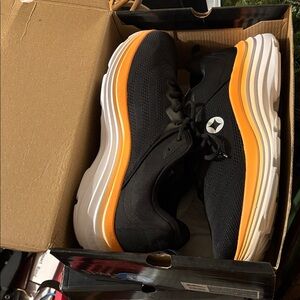 Spalding Swift Black and Orange Men's Running Shoes Size 13 (see pics)